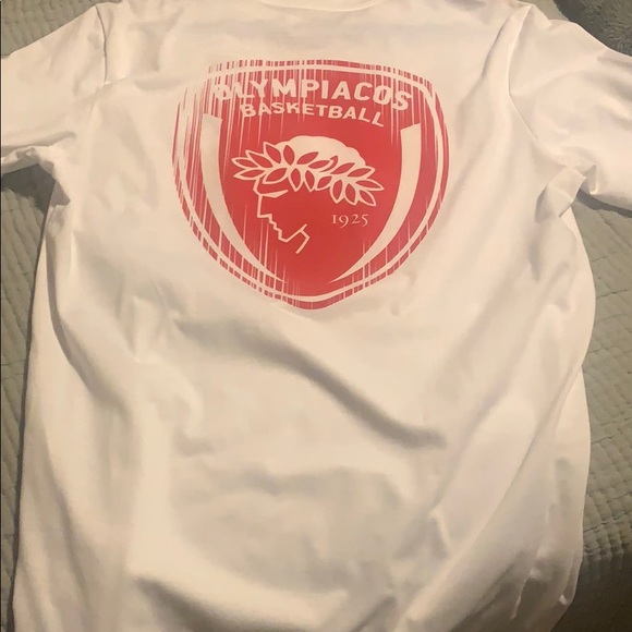 Across seas basketball tee - Picture 2 of 2